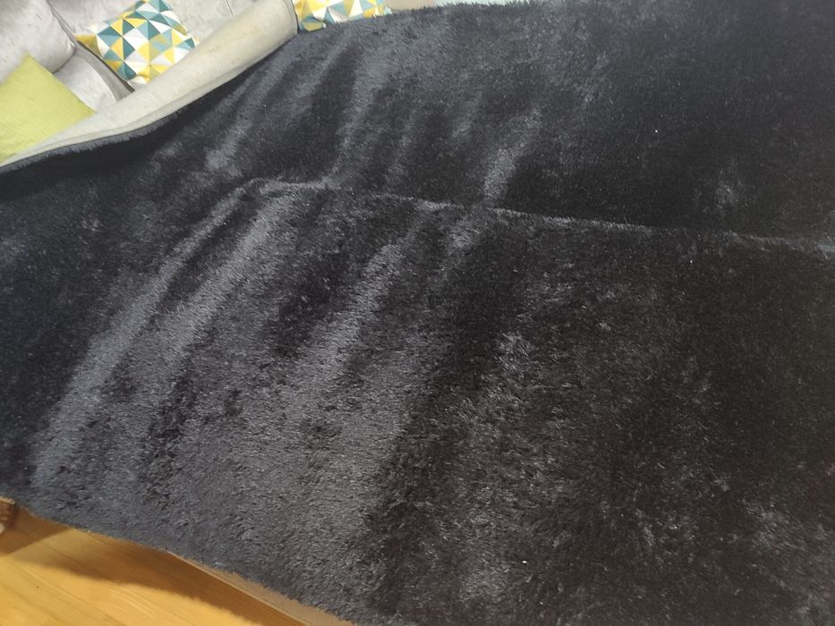 Carpete Grande de pelinhos preta