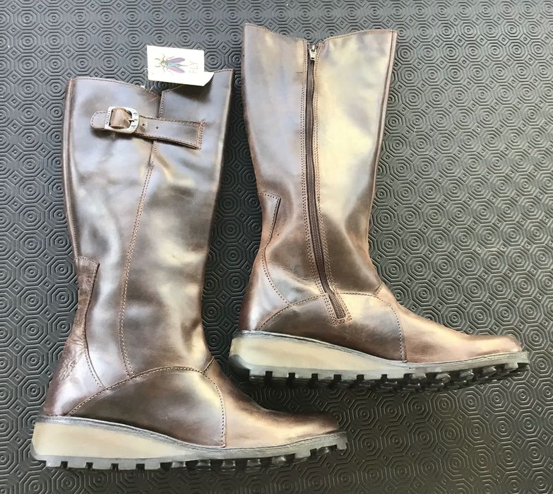 Botas pele Fly London novas