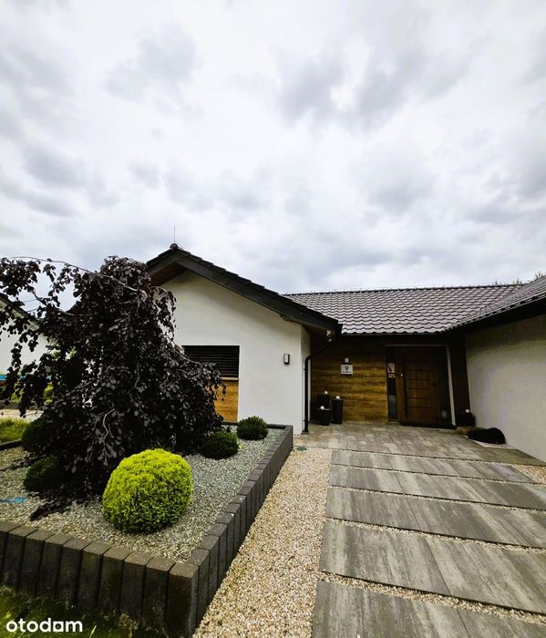 Inteligentny, nowoczesny, gotowy do zamieszkania DOM PREMIUM-RASZÓWKA.
