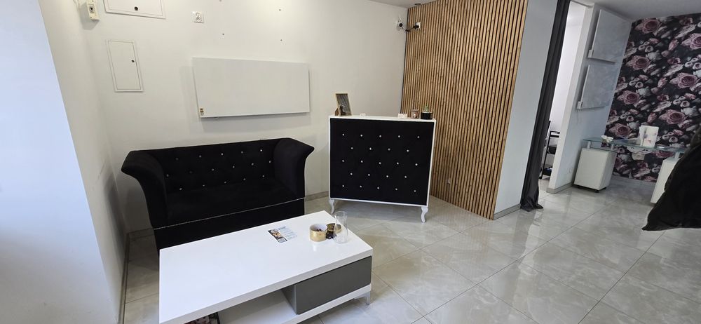 Do wynajęcia Stanowisko fryzjerskie manicure  Wyposażone
