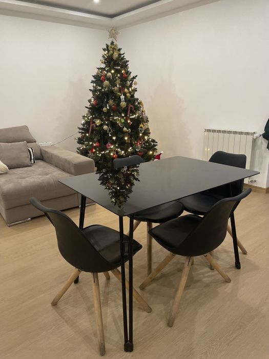 Mesa de jantar em vidro + 4 cadeiras