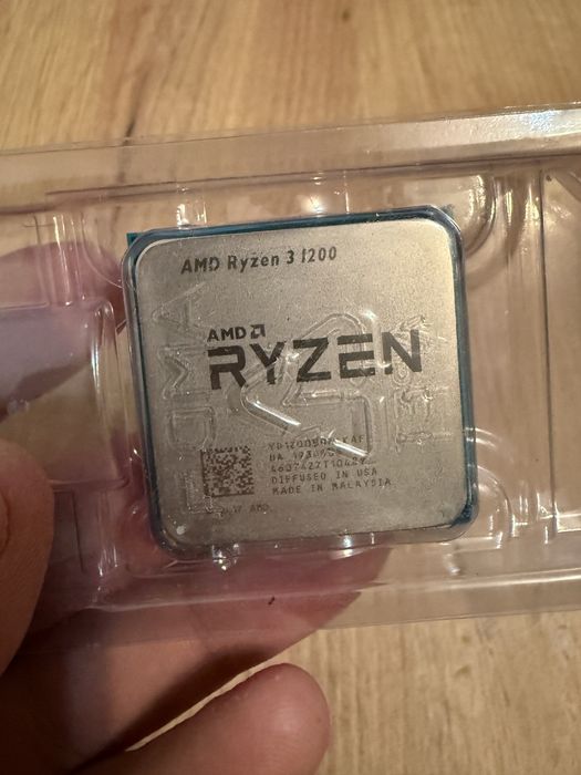 AMD Ryzen 3 1200 (Socket AM4) z chłodzeniem, 100% sprawny