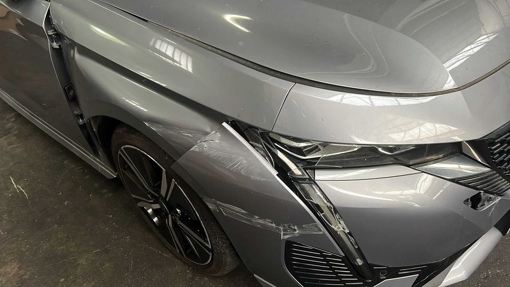 Peugeot 308 III 1.6 Plug-In Hybrid, 2024 - SALVADO - IVA Dedutível