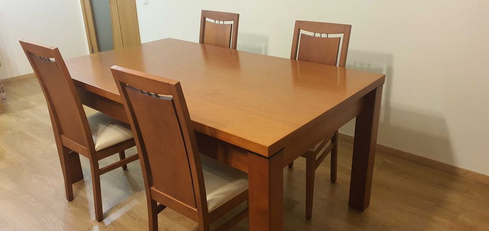 Mobília de Sala de Jantar - Aparador + Mesa