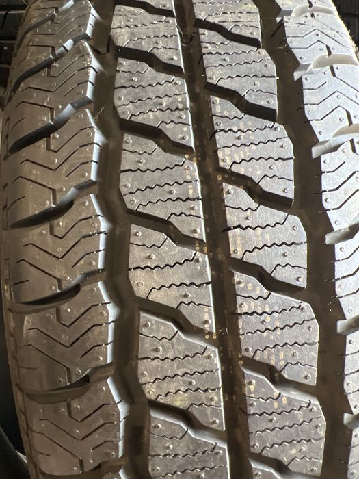 *Opona maxxis 215/65/16C para
