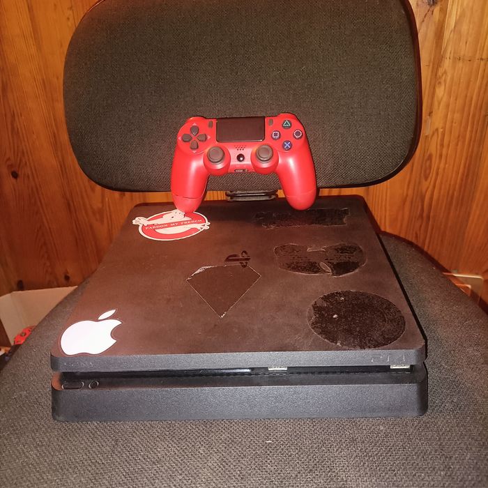 PlayStation 4 Slim + comando
