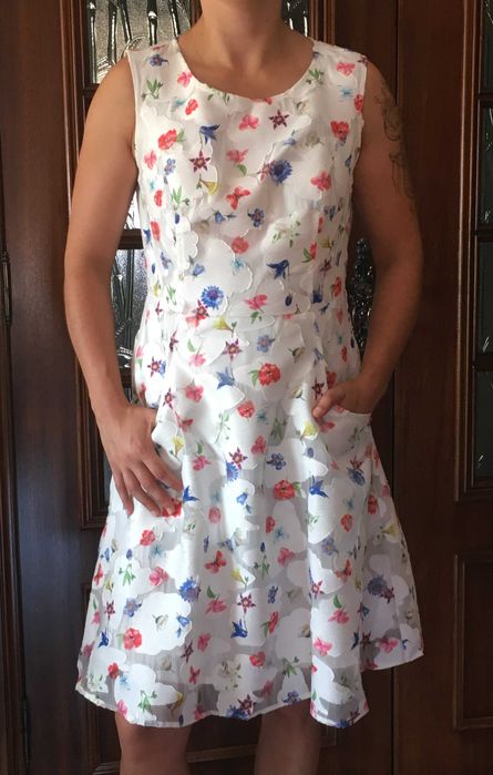 Elegante vestido florido da marca Rene Derhy