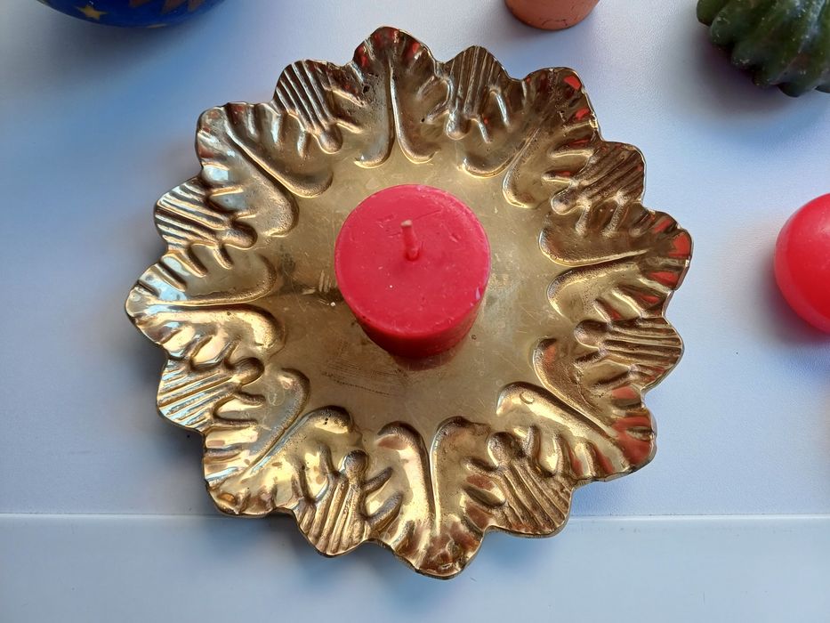 Velas várias, algumas novas, outras usadas