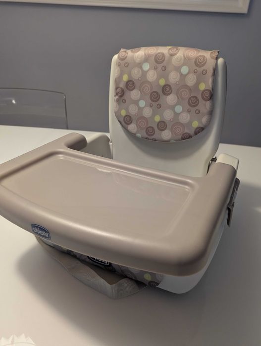 Cadeira de Refeição Chicco - adaptável a qualquer cadeira - excelente estado