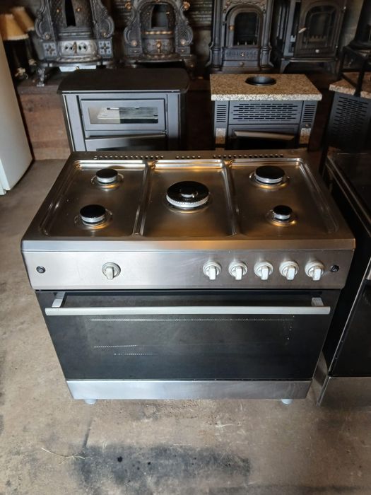 Vendo fogão a gás semi industrial impecável
