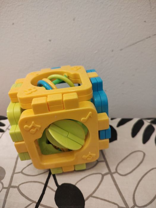 Kostka interaktywna, grzechotka, zabawka dla maluszka, wiele funkcji