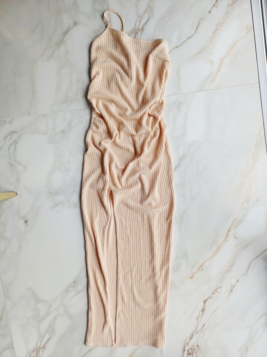 Boohoo sukienka długa maxi kremowa beżowa rozporek rozcięcie S 36