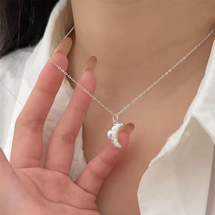 Срібна підвіска кольє Chuttyevo Круасан