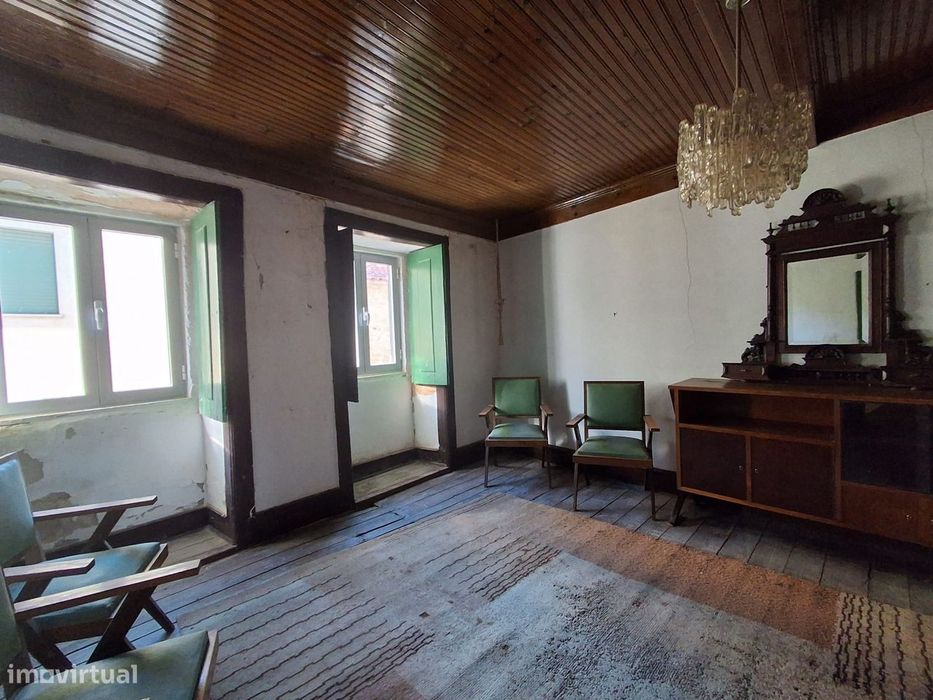 Casa de Pedra con jardim no centro histórico de Penamacor