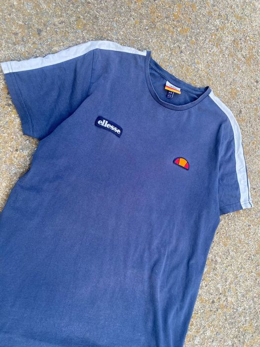 Футболка Ellesse темно-синя з білими лампасами, розмір M