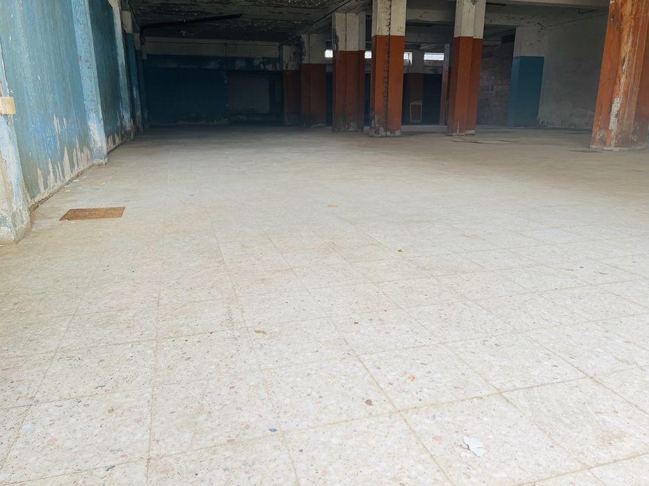 Espaç comercial com 900 metros2 no centro de Bragança