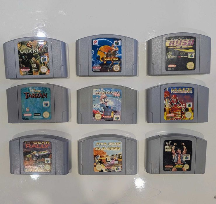 Vários artigos Nintendo 64 (consola, comandos, volante, acessórios)