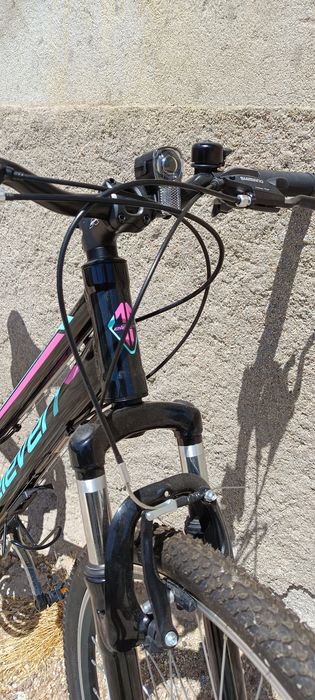 Bicicleta BTT mulher NOVA (da para tirar roda e cabe numa bagageira)