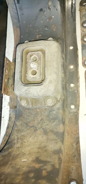 Траверса Двигателя Reno Magnum e3 e2