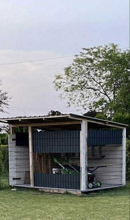 Kojec dla psa, domek narzędziowy