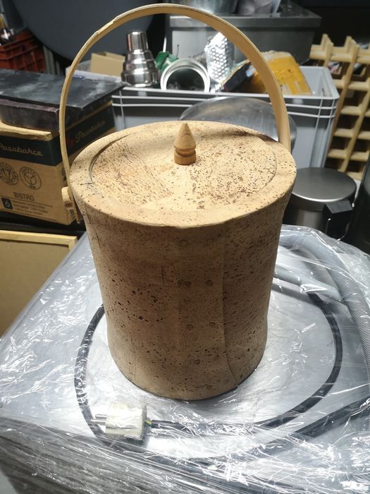 Frape em cortiça com asa