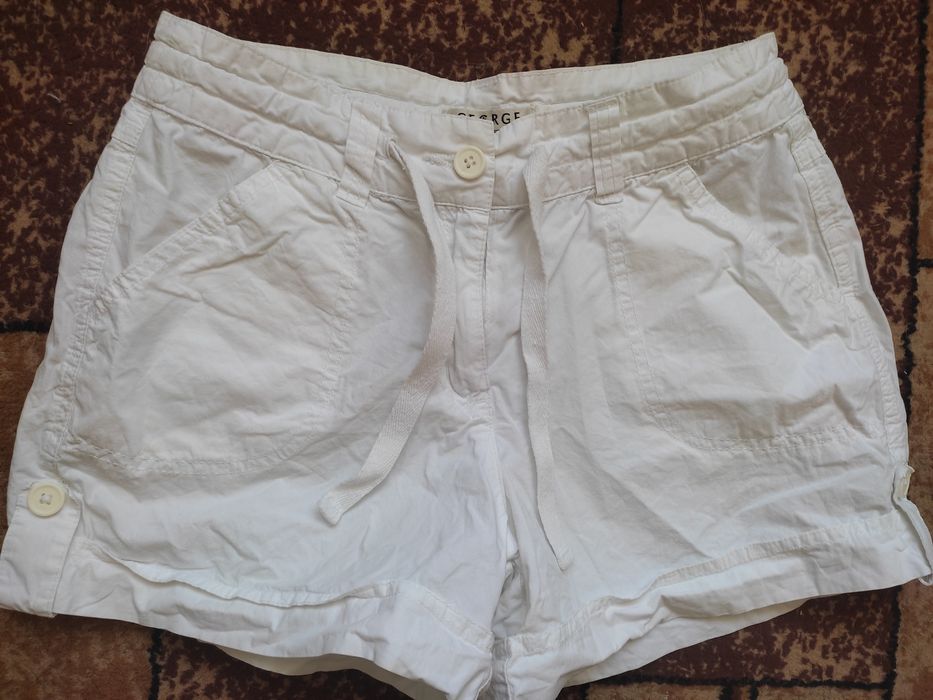 Білі жіночі шорти George на 40-42 розмір