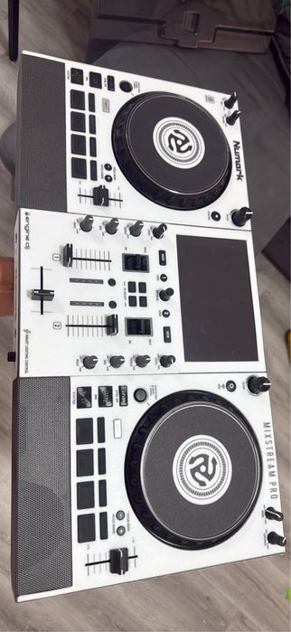Controladora de Dj Numark mixstream pro go
