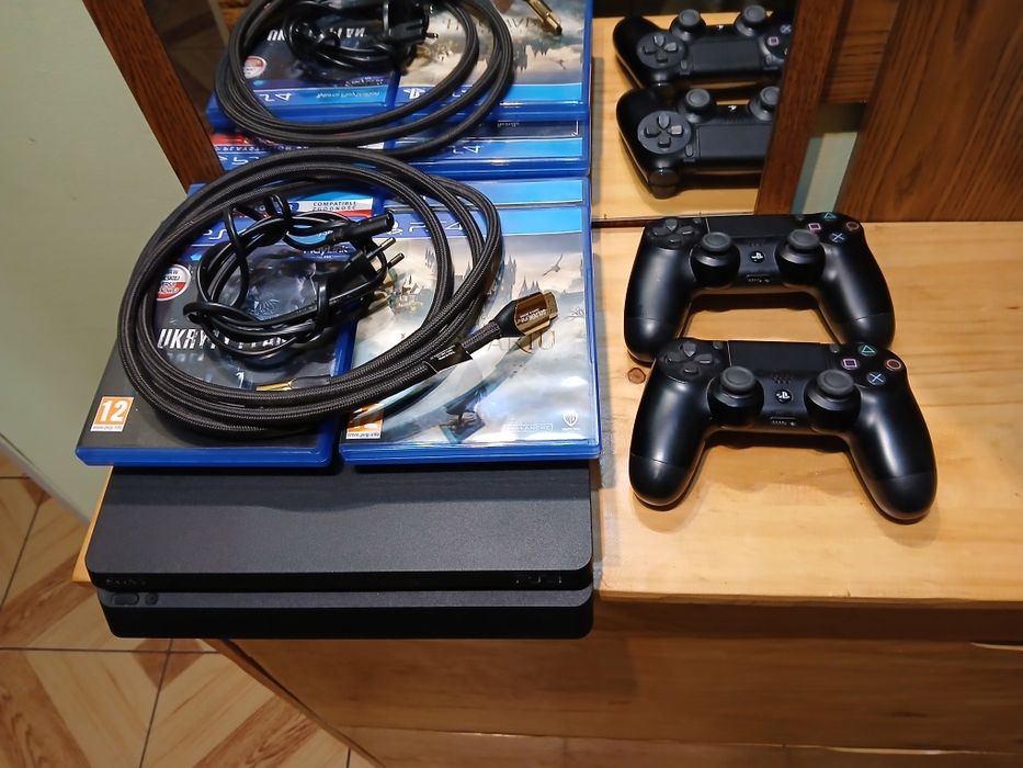 Sony PlayStation 4 slim HDD 500GB dwa pady / cztery gry / okablowanie