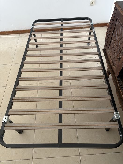Estrado e colchao de solteiro