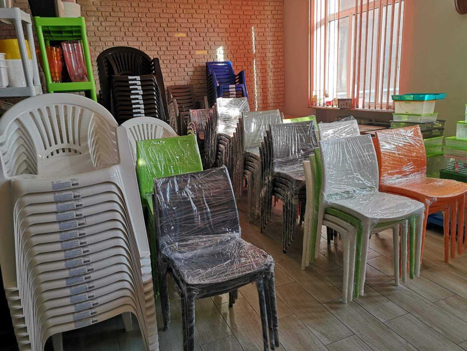 Стулья пластиковые "Эмма" и "Гектор", производитель Алеана