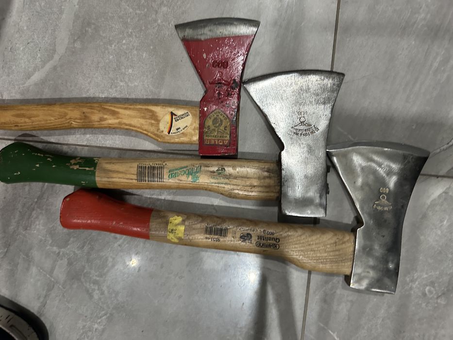 Stare solidne siekiera