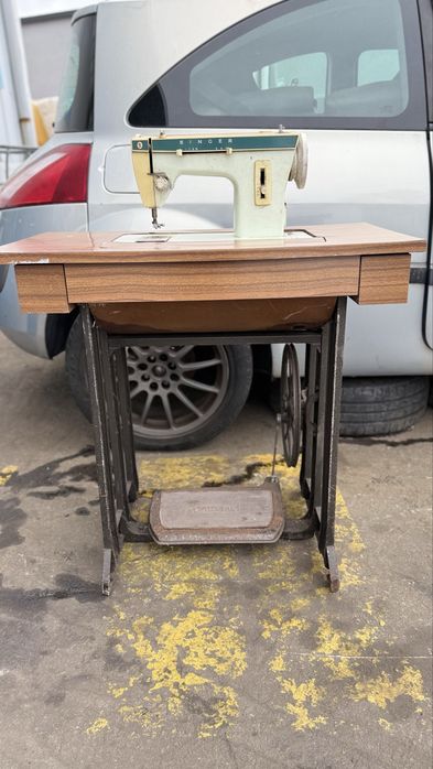 MAQUINA DE COSTURA ANTIGA SINGER