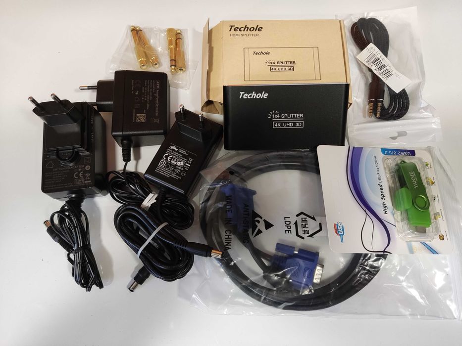 Splitter, PEN 256GB USB C, Carregadores, Cabo VGA e outros acessórios