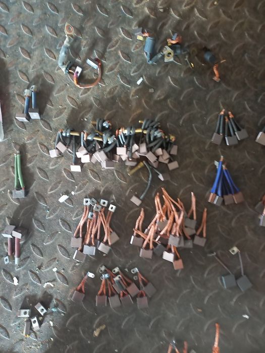 BAIXA DE PREÇO!!Escovas de motor de arranque e Peças Auto diversas