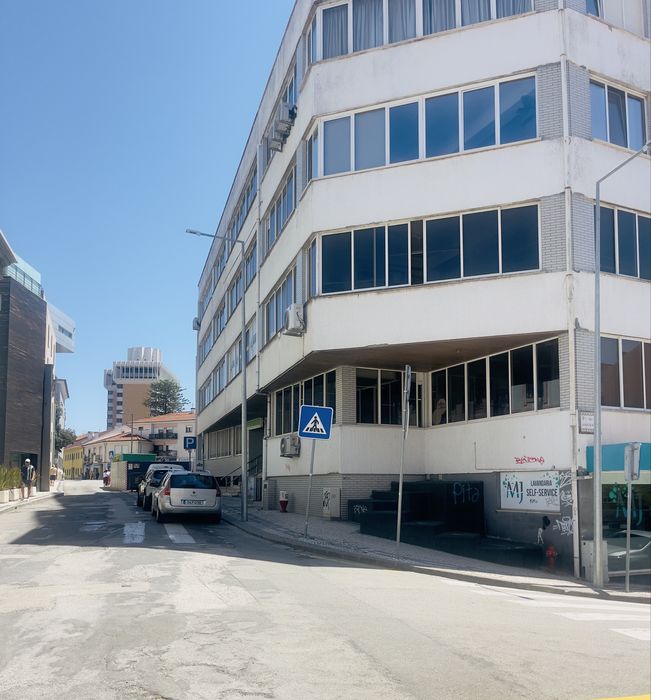 Gabinete com 35m² + Receção | Centro de Aveiro (Rua Manuel Firmino) – Despesas Incluídas