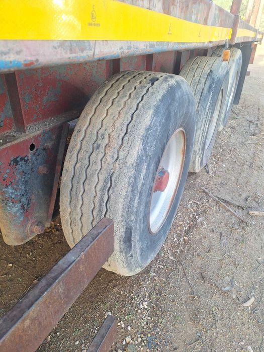 Galera de madeira com Grua Guerra