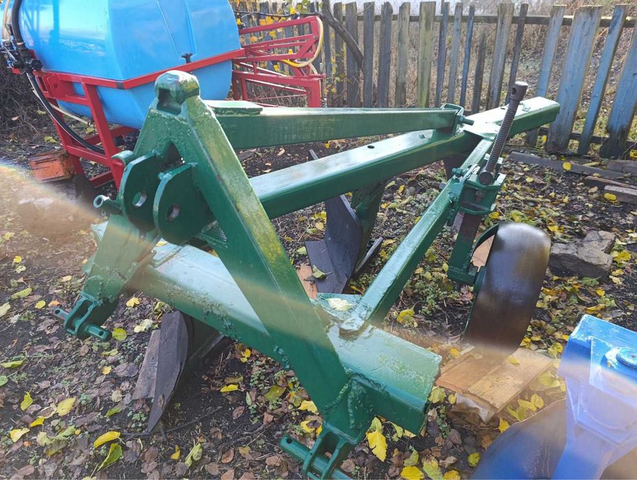 Продам плуг трёх корпусный