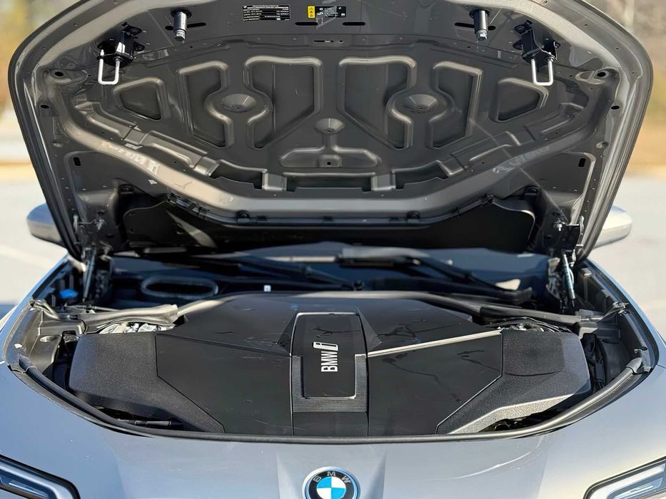 BMW i7      2023