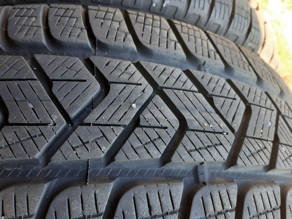 2x Opony zimowe 215/65R17 Pirelli Scorpio Winter
