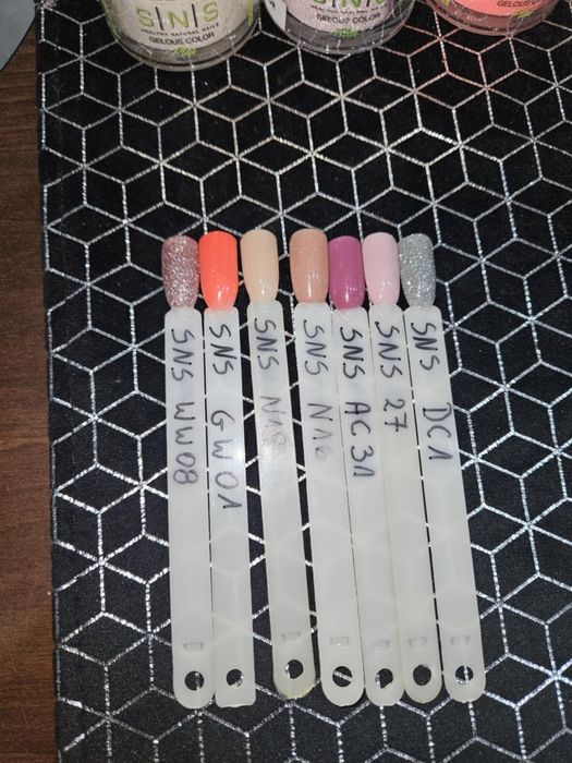 Pudry tytanowe różnych marek