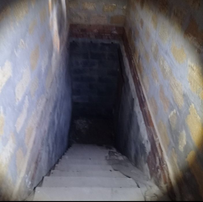 Продаю  будинок  недобудову