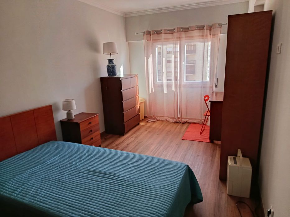Quarto para arrendar Massamá - Ladies