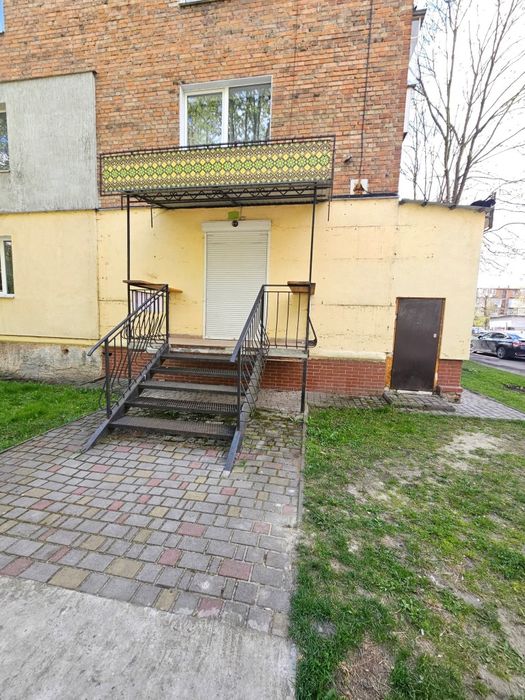 Оренда приміщення по вул.Стуса, вихід на центральну вулицю