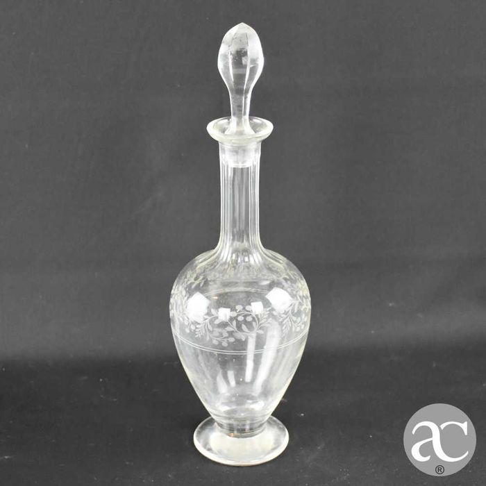 Garrafa com rolha em Vidro / Cristal com gravados