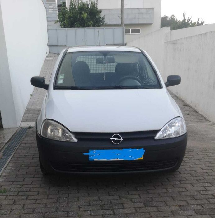 Opel Corsa 1.7D c/ direção assistida, de uso familiar