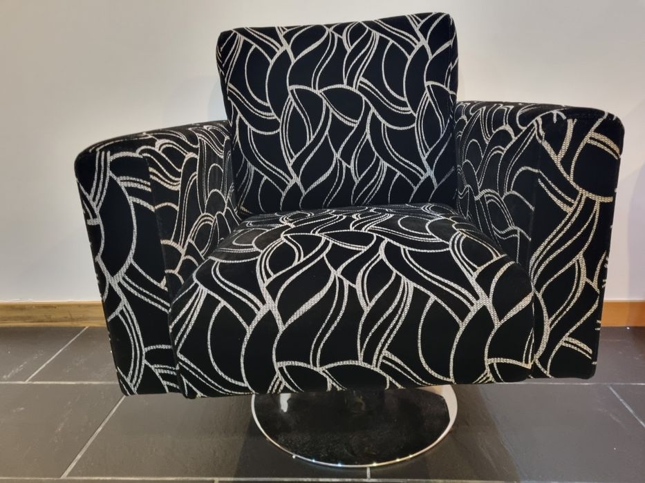 Cadeirão individual rotativo