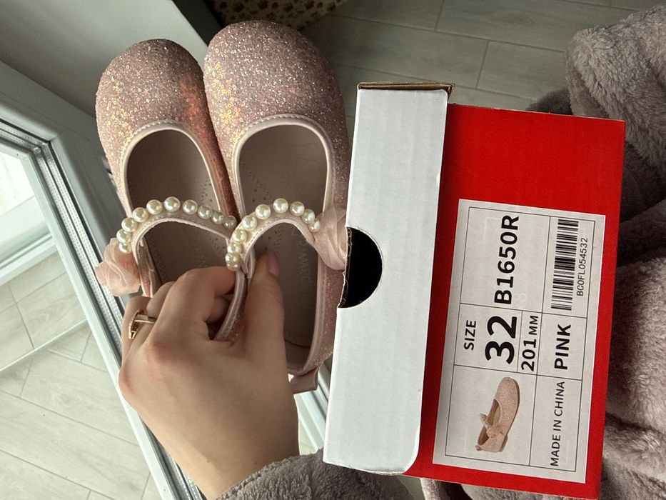 Дитяча рожева сукня плаття та туфлі