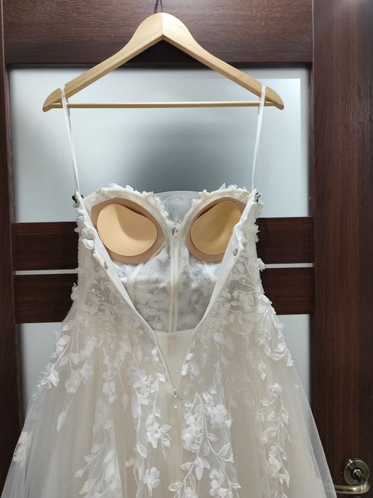 Suknia ślubna ręcznie haftowana