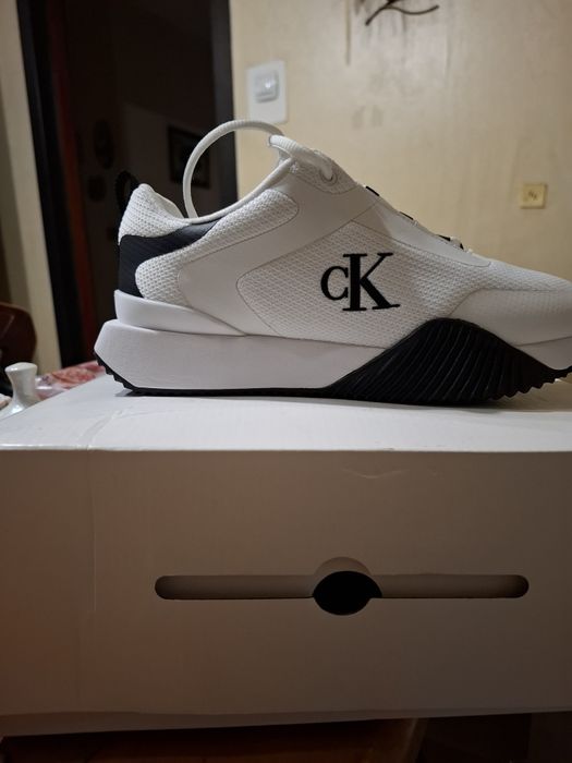 Продам кросівки CK