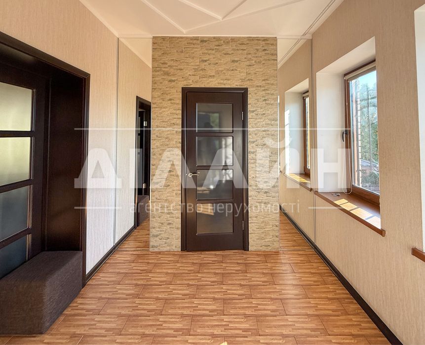 Гарний будинок на Правому 350 м2 , 16 сот